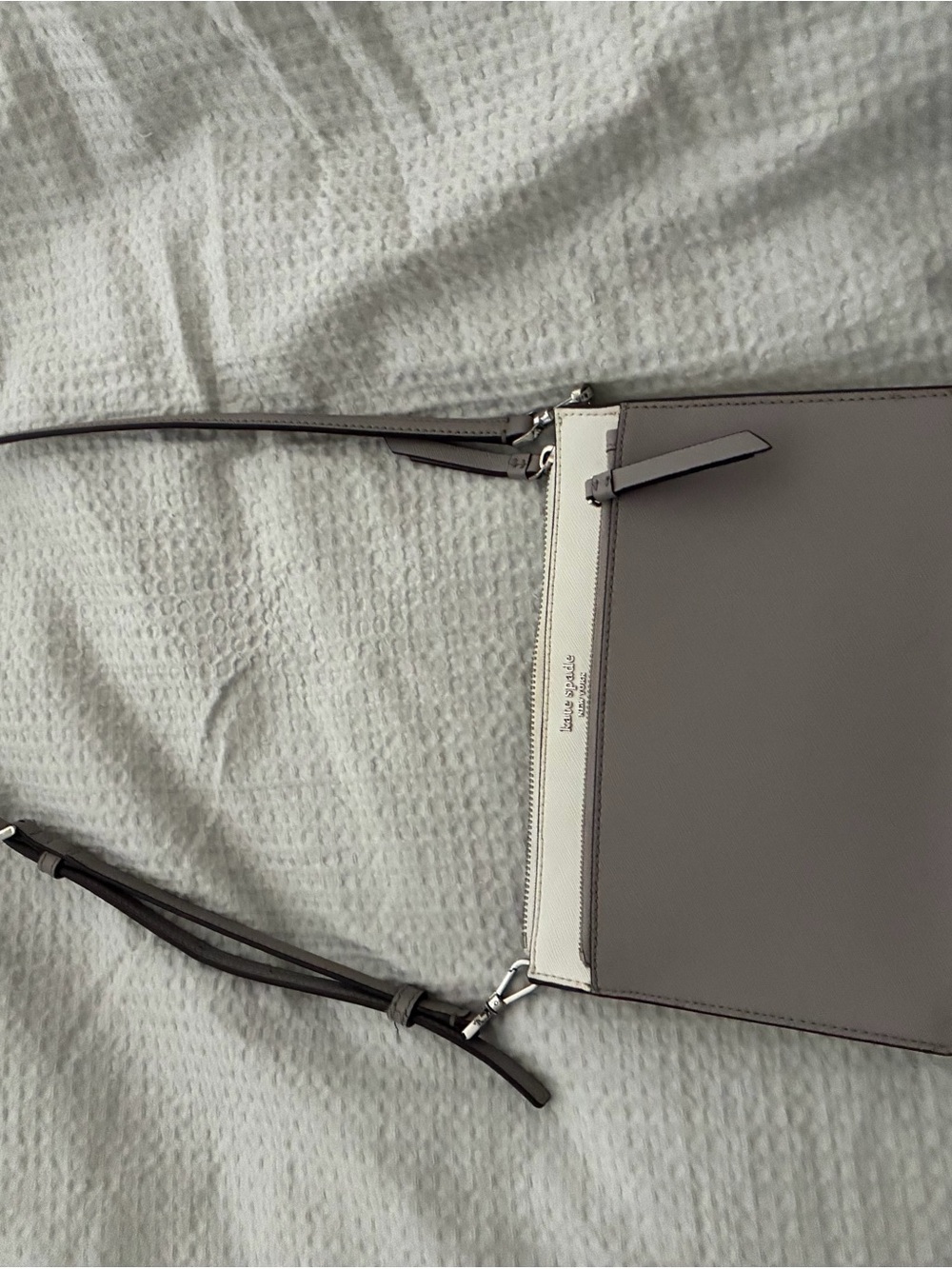 kate spade gray and white crossbody bag
